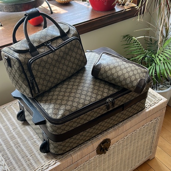 ๐ฆ Gucci GG Supreme Travel Set - Picture 9 of 17
